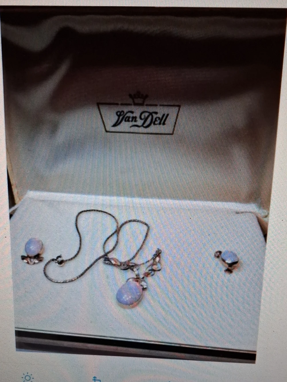 Vintage VAN DELL Necklace And Earring Set